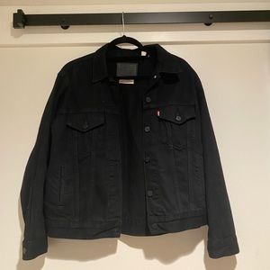 levi’s black jean jacket